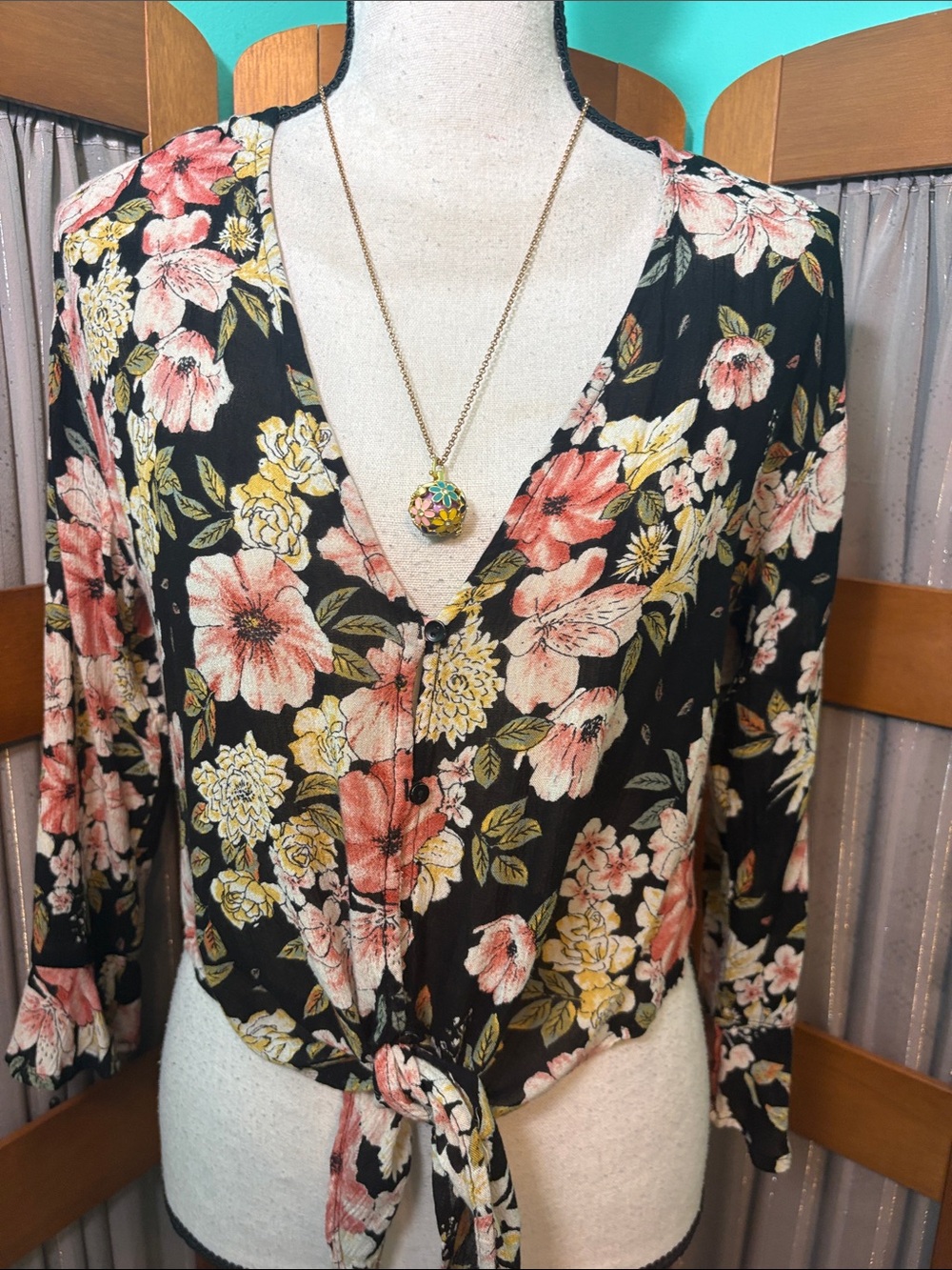 Billabong Black Floral Tie-Front Button-Down Shirt